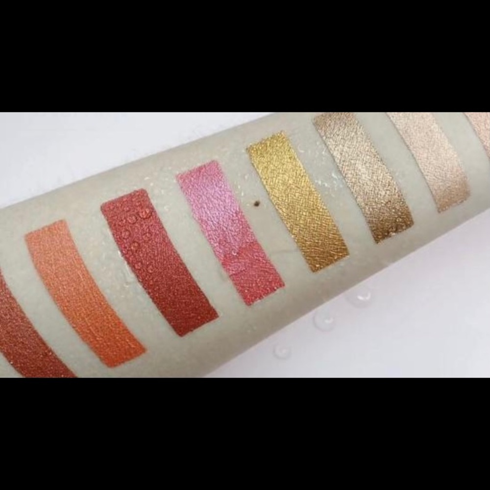 Chrome Metallic Liquid Lipstick -Pigmented Lips - Picture 4 of 7
